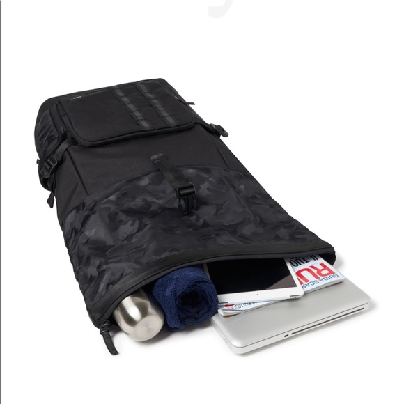 OAKLEY UTILITY ROLLED UP BACKPACK. - Picture 7 of 8